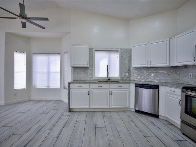 8658 E Louhelen Way in Tucson, AZ - Building Photo - Building Photo