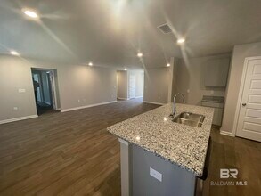 20687 Mercury Dr in Robertsdale, AL - Foto de edificio - Building Photo