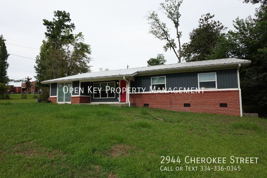 2944 Cherokee St in Marianna, FL - Building Photo