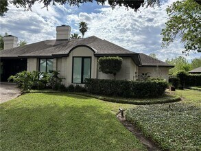11 SW Greenbriar Square in McAllen, TX - Building Photo - Building Photo