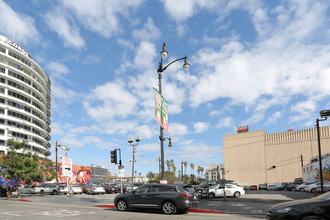 Hollywood Center - Tower 2 in Los Angeles, CA - Foto de edificio - Building Photo