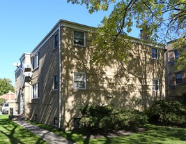 2131 Howard St in Evanston, IL - Building Photo