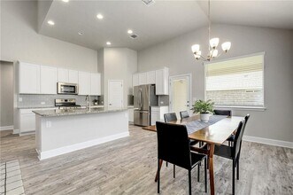 9429 Margaret Jewel Ln in Austin, TX - Foto de edificio - Building Photo