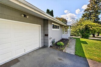 216 Pine Grove St in Syracuse, NY - Building Photo - Building Photo