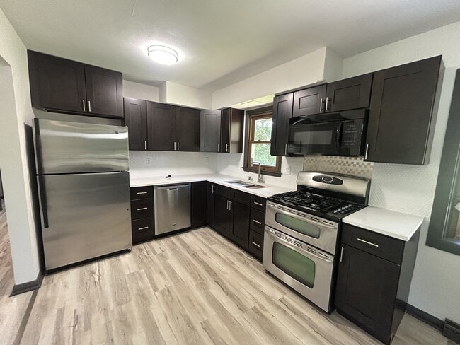 N54W15356 Beaver Dr in Menomonee Falls, WI - Building Photo - Building Photo