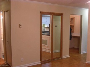 925 30th Ave S, Unit 305 in Minneapolis, MN - Foto de edificio - Building Photo