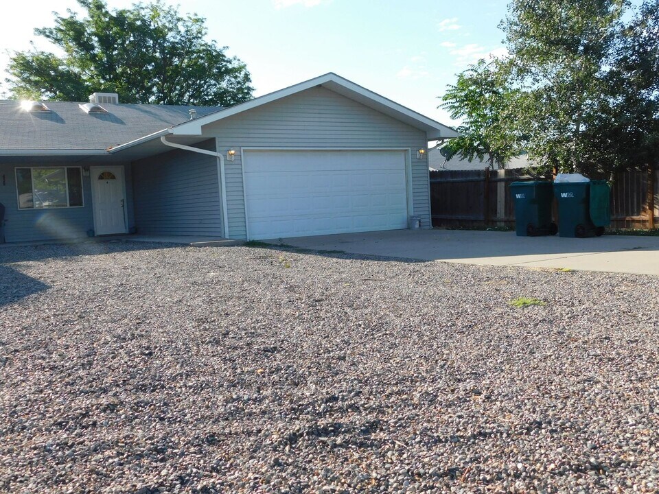 456 Stepping Stone Ct, Unit Unit B in Clifton, CO - Building Photo