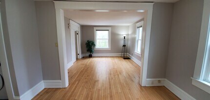 510 S Academy St #2, Unit #2 in Stoughton, WI - Foto de edificio - Building Photo