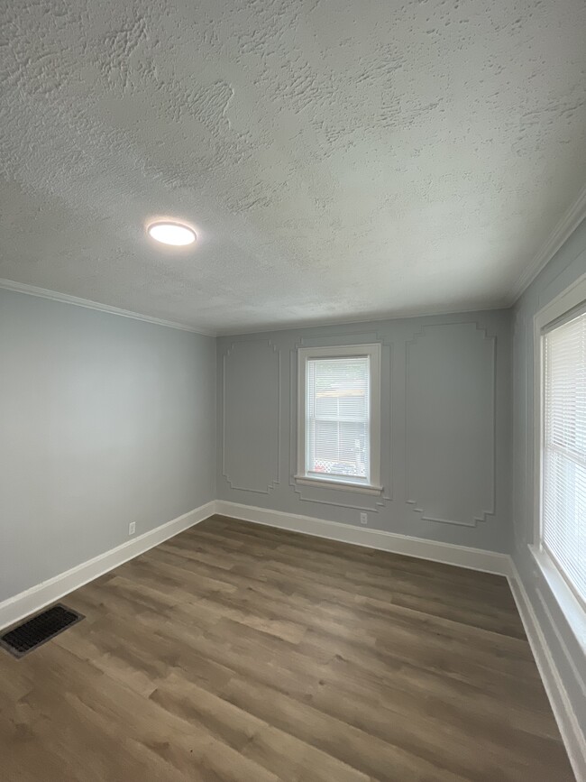 5538 Montgomery Rd, Unit 1 in Cincinnati, OH - Foto de edificio - Building Photo
