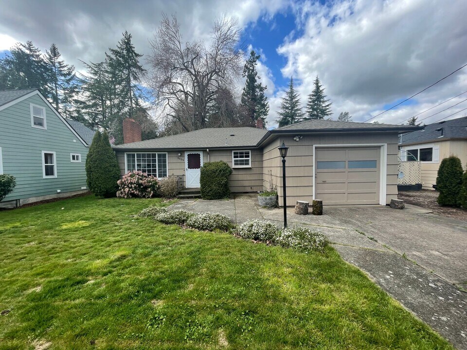 2635 Summer St SE in Salem, OR - Building Photo