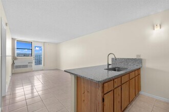 2771 Riverside Dr in Coral Springs, FL - Foto de edificio - Building Photo
