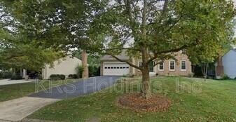 12769 Flat Meadow Ln in Herndon, VA - Building Photo