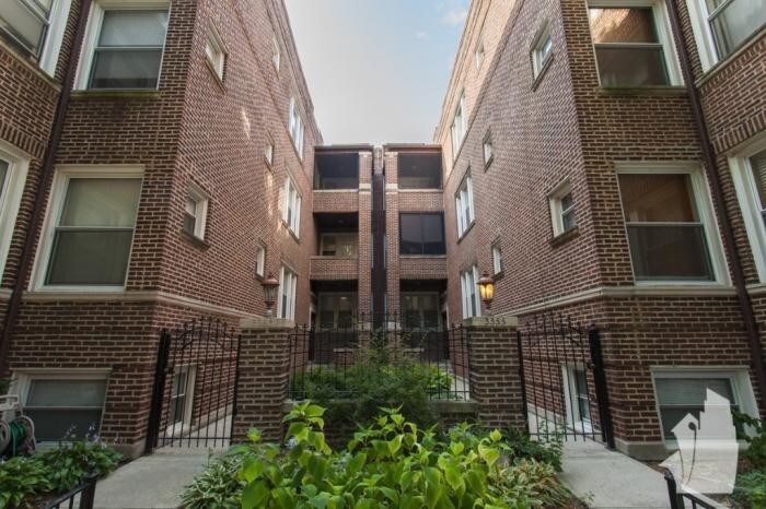 3355 W Wilson Ave in Chicago, IL - Building Photo