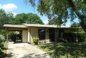 7023 Greenberry Dr in San Antonio, TX - Building Photo