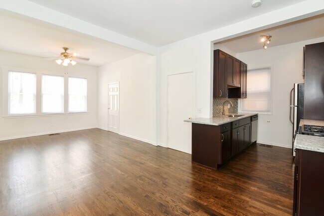 725 N Throop St in Chicago, IL - Building Photo - Building Photo