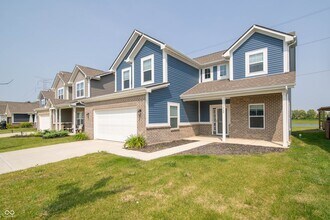 7062 English Oak Dr in McCordsville, IN - Foto de edificio - Building Photo