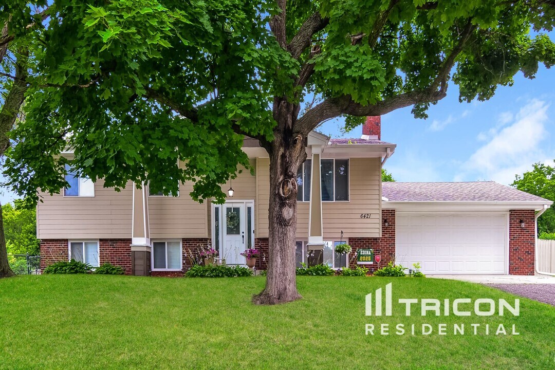 6421 Limerick Dr in Edina, MN - Building Photo