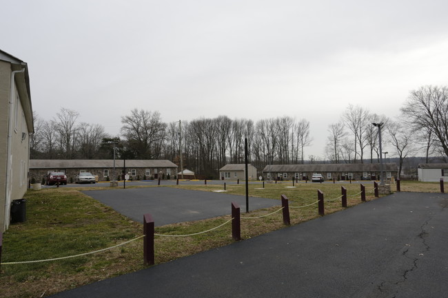 Golden Kay Apartments in Elkton, MD - Foto de edificio - Building Photo