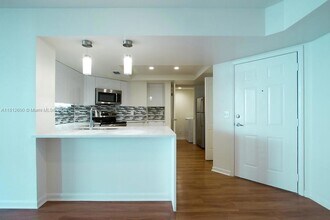 3605 NE 207th St, Unit 1215 in Miami, FL - Building Photo - Building Photo