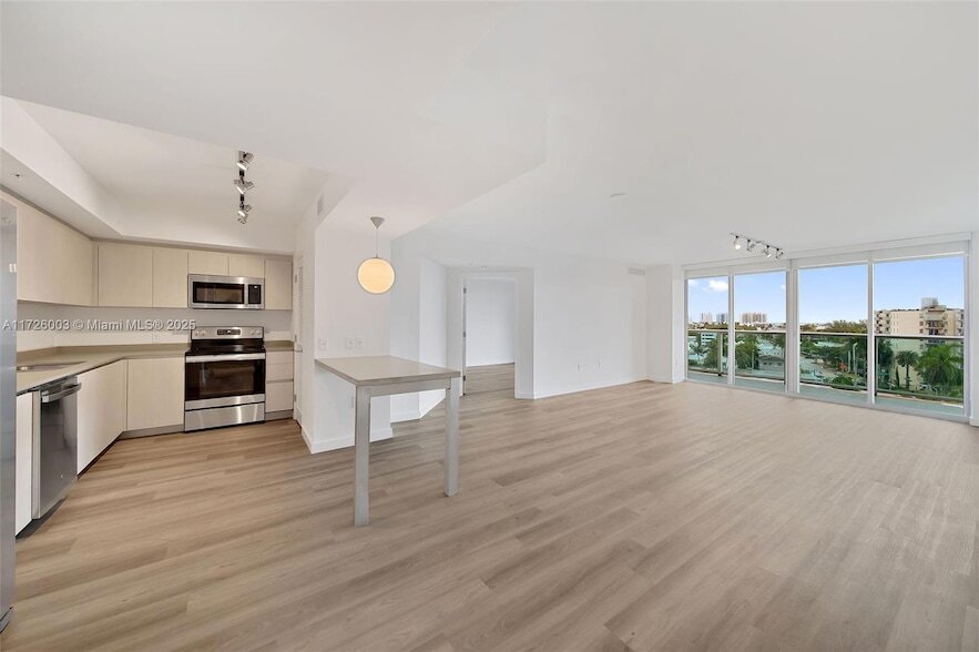 1500 Bay Rd, Unit M-1214 in Miami Beach, FL - Building Photo