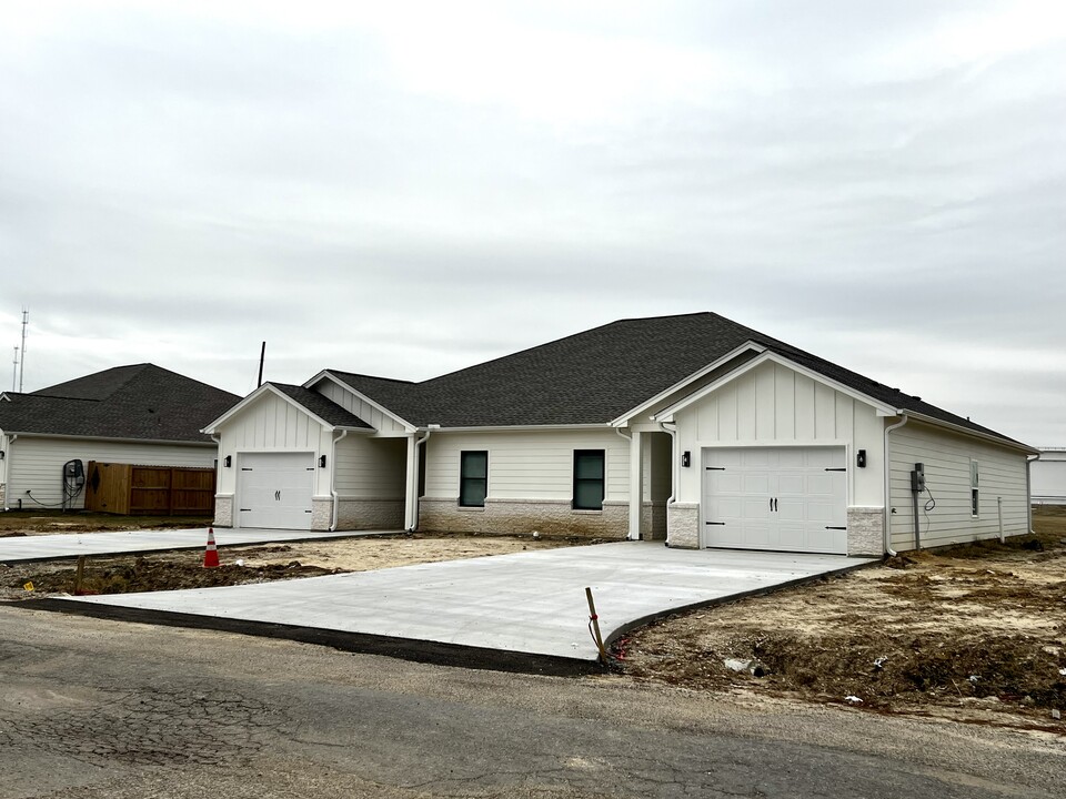 407 Canal St in Port Neches, TX - Building Photo