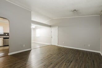 8450 N Pond Dr in Riverdale, GA - Building Photo - Building Photo