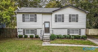 3218 Uvalde Ln NW in Huntsville, AL - Building Photo