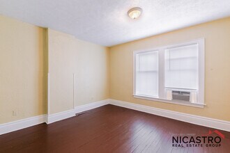 252 E Lane Ave in Columbus, OH - Building Photo - Building Photo