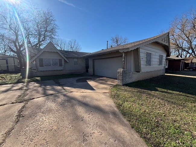 property at 3304 Longridge Rd