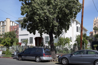 2885 Francis Ave in Los Angeles, CA - Building Photo - Building Photo