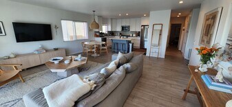 613 Manhattan Beach Blvd, Unit A in Manhattan Beach, CA - Building Photo