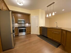 104 Esplanade in Nanaimo, BC - Building Photo - Building Photo