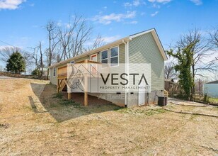 110 Deaver Park Cir in Asheville, NC - Foto de edificio - Building Photo