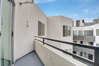 10600 Wilshire Blvd in Los Angeles, CA - Foto de edificio - Building Photo