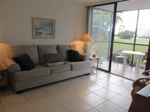 612 Bird Bay Dr W in Venice, FL - Building Photo - Building Photo
