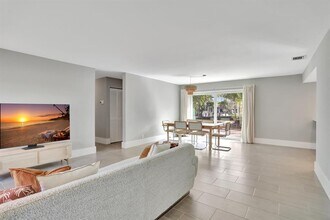 400 SE 5th Ct in Pompano Beach, FL - Foto de edificio - Building Photo