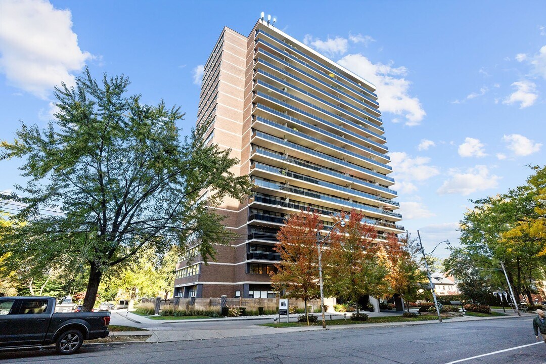 50 Prince Arthur in Toronto, ON - Building Photo