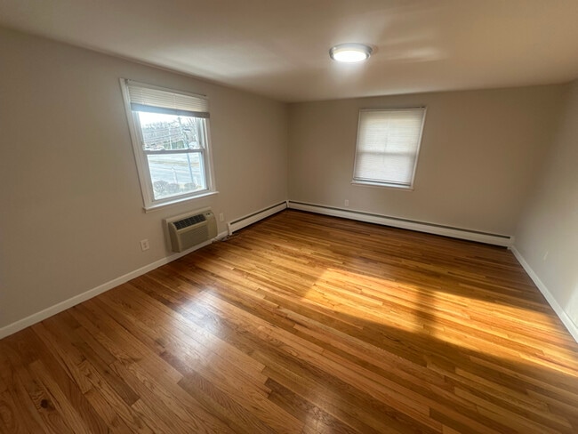 997 Broadway in Raynham, MA - Building Photo - Building Photo