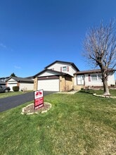 169 Pebble Creek Trail in Carol Stream, IL - Building Photo - Building Photo