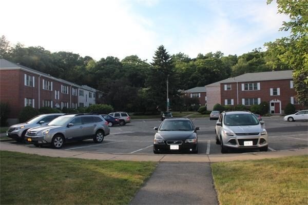 26 Lake Shore Ct, Unit 3