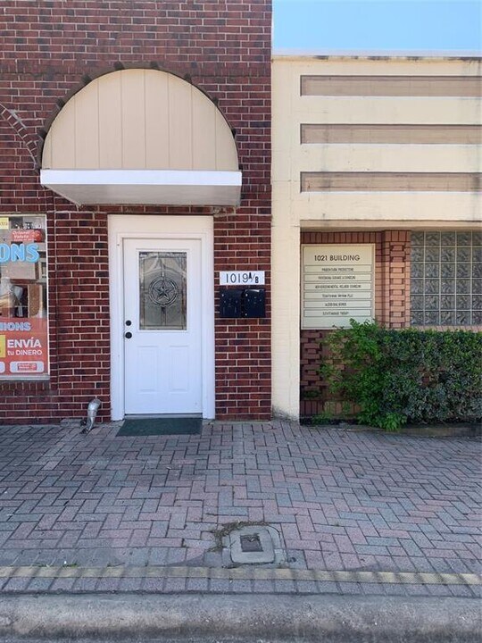 1019 12th St in Huntsville, TX - Building Photo