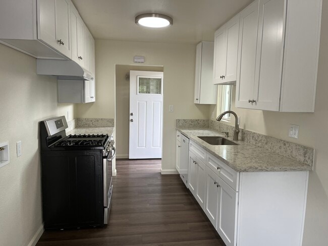 1020 S Farber Ave in Glendora, CA - Foto de edificio - Building Photo