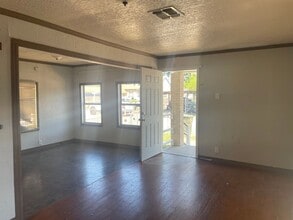 611 Elesa St in Corpus Christi, TX - Building Photo - Building Photo