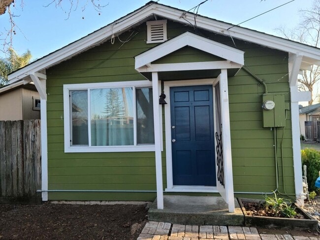 1660 Jennings Ave in Santa Rosa, CA - Building Photo - Building Photo