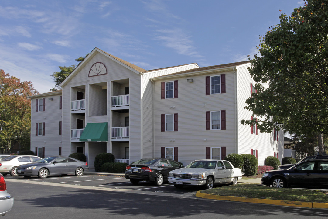 Hampton Creek Apartments in Norfolk, VA - Foto de edificio