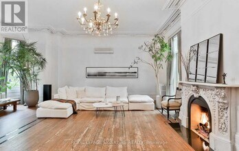 4 Wellesley Pl in Toronto, ON - Building Photo - Building Photo