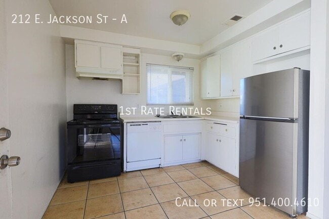 212 E Jackson St in Rialto, CA - Building Photo - Building Photo