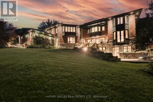 89 Kingsway Crescent in Toronto, ON - Building Photo