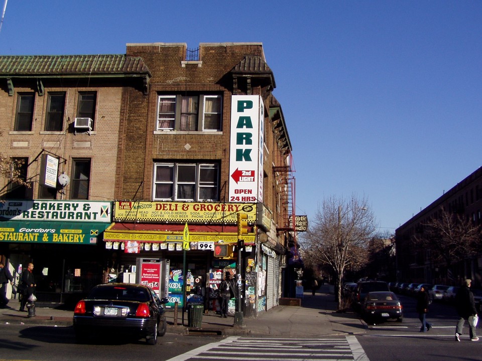 713 Flatbush Ave in Brooklyn, NY - Foto de edificio