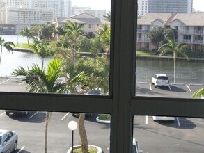 200 Leslie Dr in Hallandale Beach, FL - Building Photo - Building Photo
